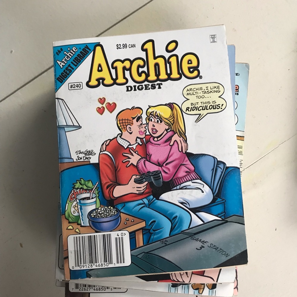 2008 Archie Digest Comic Book #240- White, Blue, Pink Cover